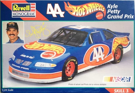 1997 "Hot Wheels" Pontiac Grand Prix #44 Kyle Petty Revell Monogram 85-2524